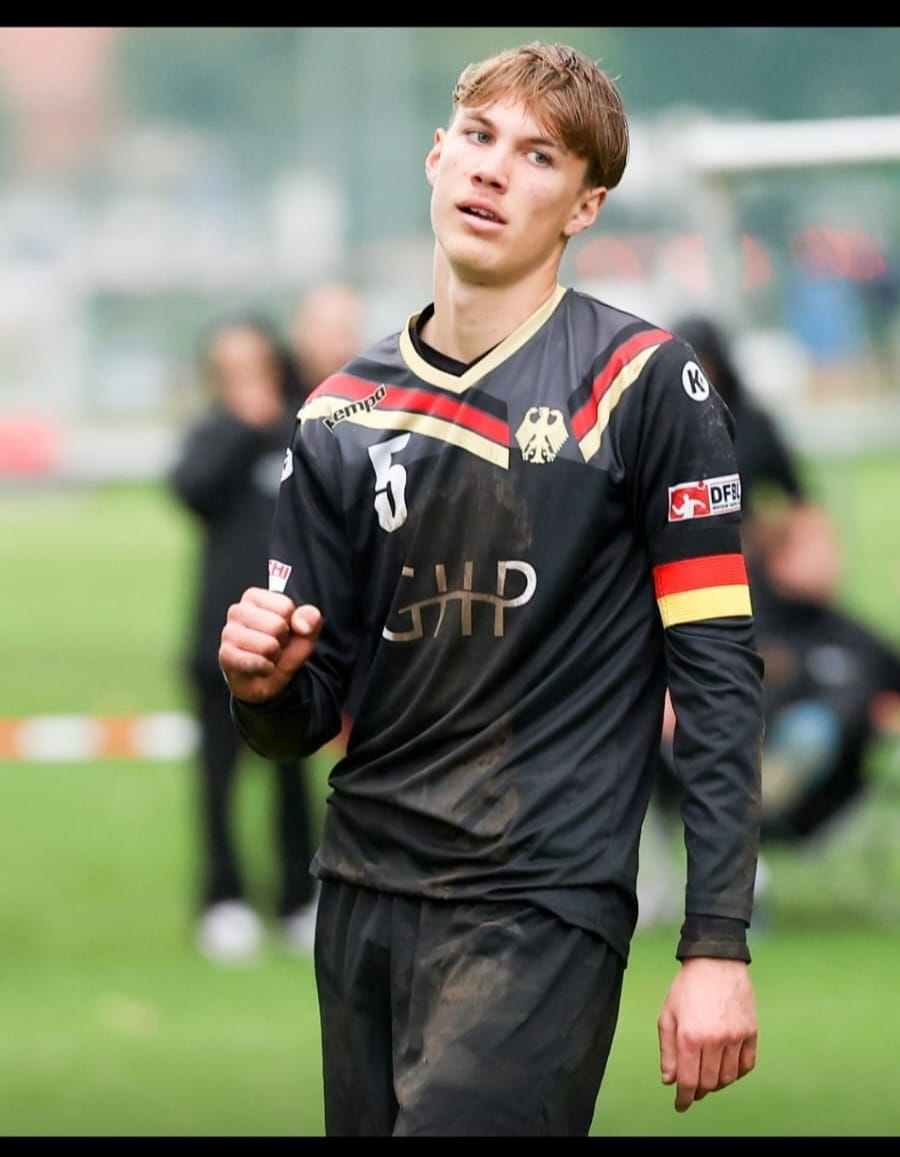 2025 10 FinnHummel Nationaltrikot2